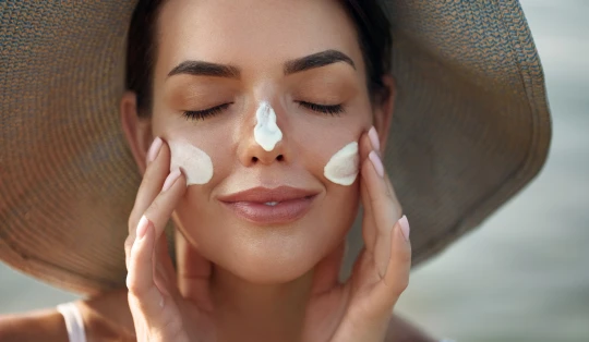 Bagajul de vacanță K-Beauty: Top 5 produse cu SPF pe care să le iei cu tine la mare 