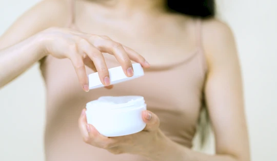 Nu mai credeți în miturile despre cosmetice: tot adevărul de la expert beauty