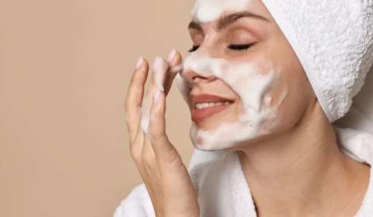 Гид по двойному очищению: почему одного геля недостаточно?