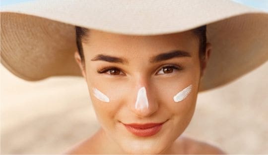 Как правильно смыть СПФ вместе с жалобами на плохую кожу.