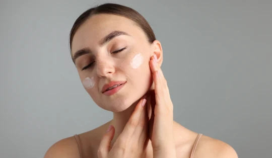 Ghidul texturilor pentru iulie: diferența dintre loțiune, emulsie, gel-cremă și fluid