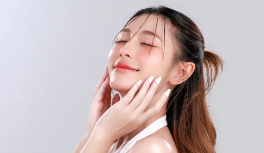 Rutina minimalistă „Skinimalism”: Cum să ai rezultate maxime cu doar 3 produse